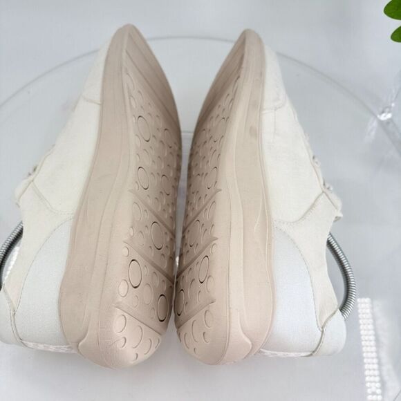 Bzees Womens Time Square Slip On Sneakers Size 11 White Canvas Comfy Shoes - Picture 9 of 15